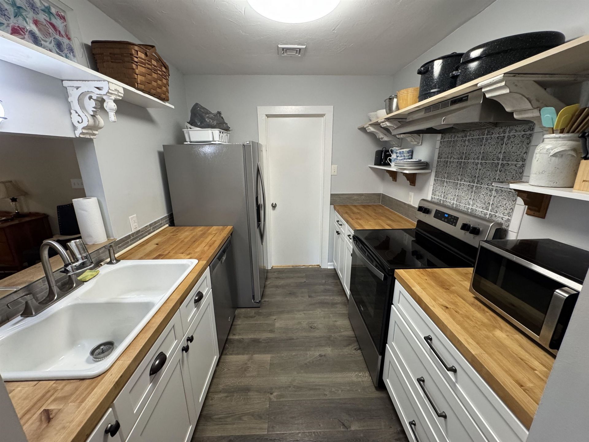 301 Stratford Pl. Photo 13