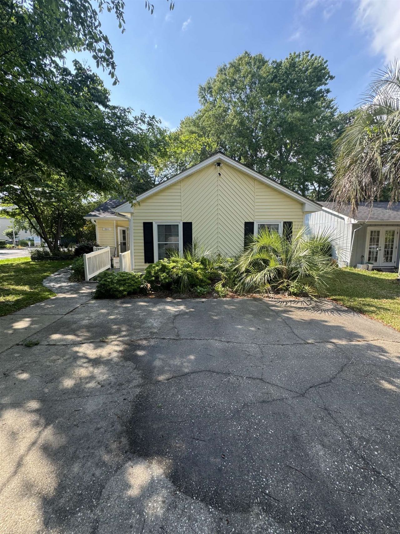 301 Stratford Pl. Photo 38