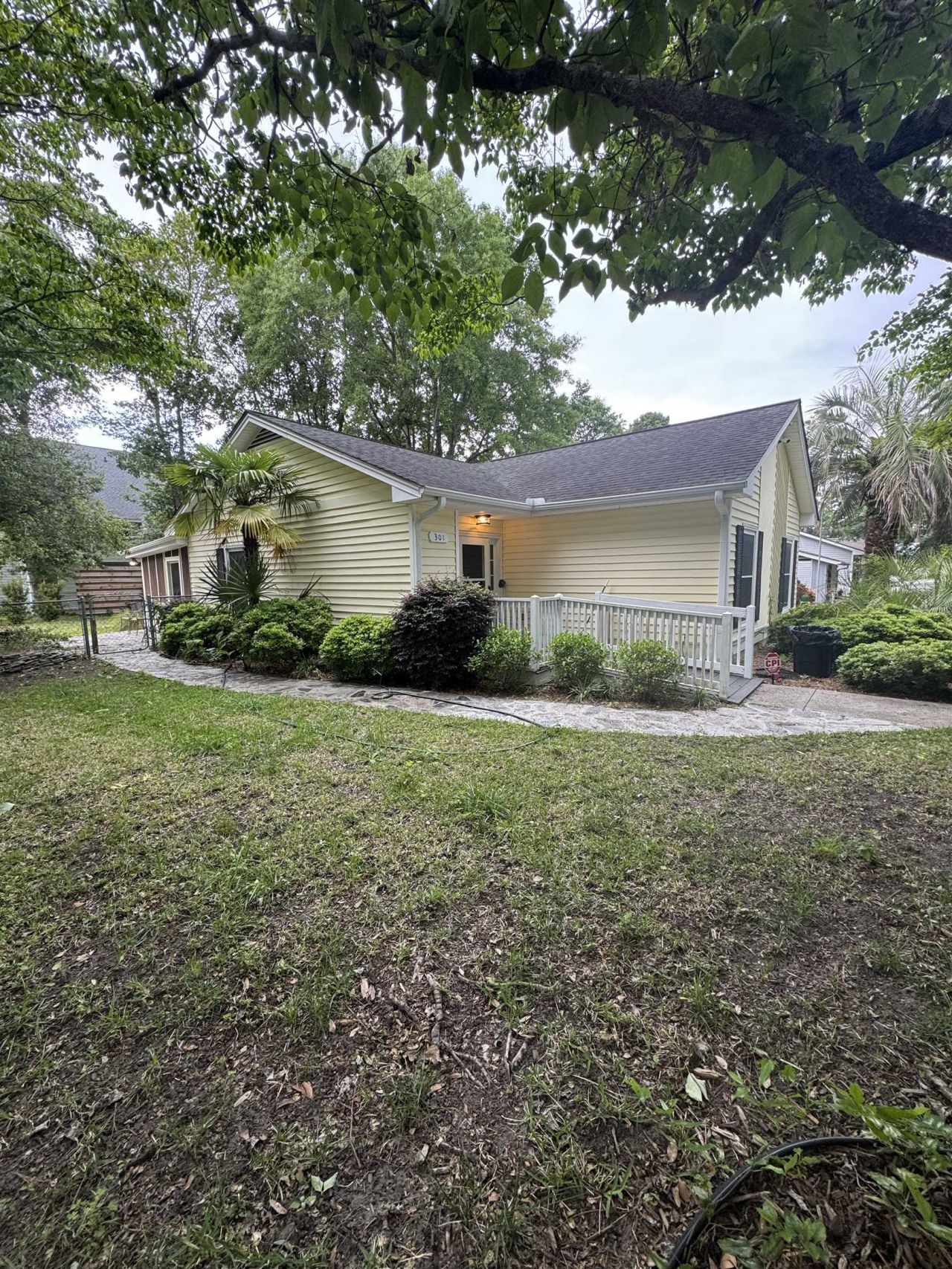 301 Stratford Pl. Photo 4