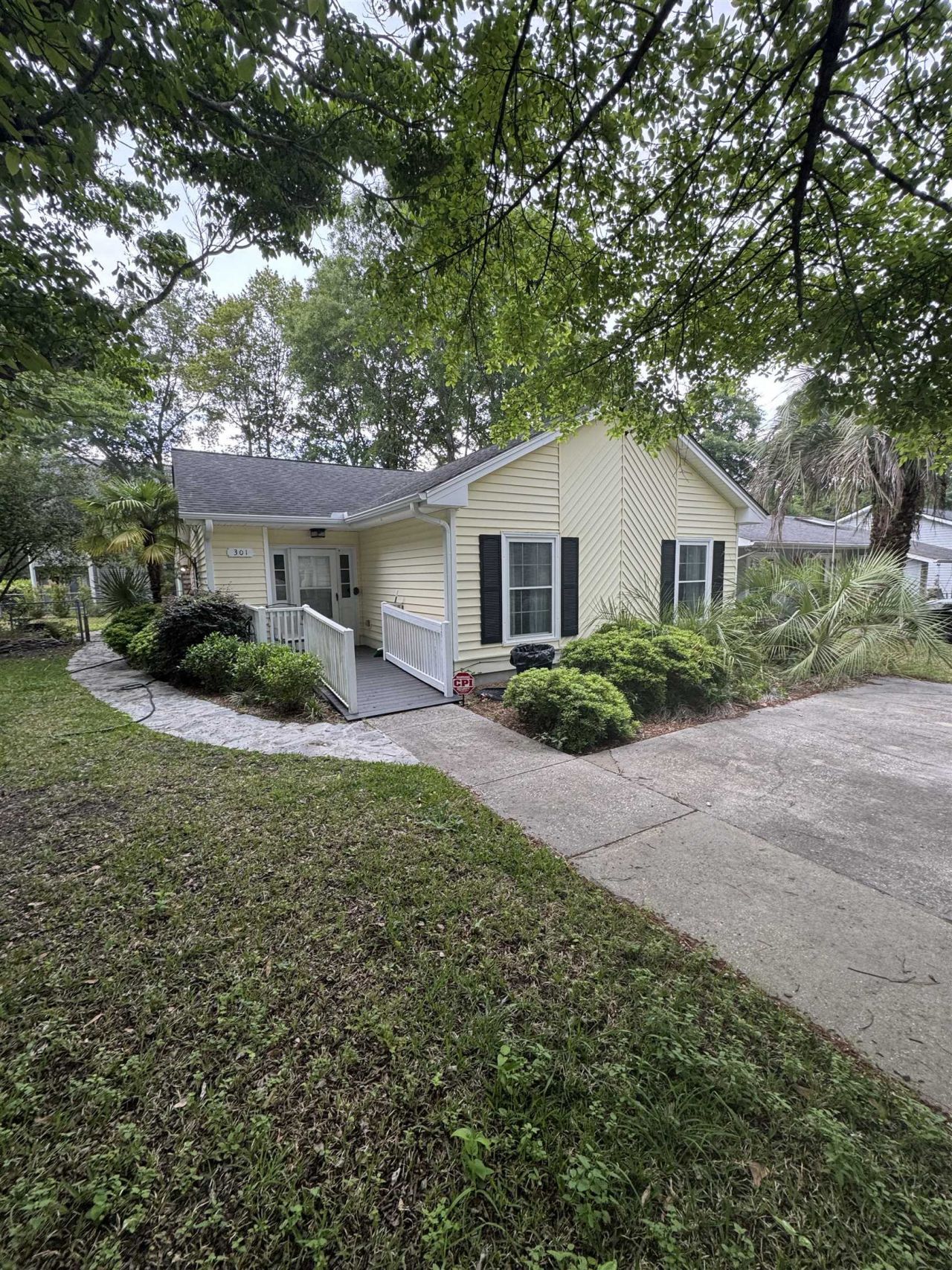 301 Stratford Pl. Photo 5