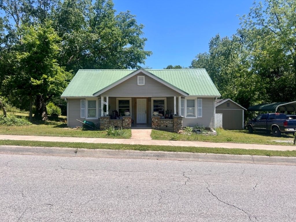 504 N College Street, Huntsville, AR 72740 Main Photo