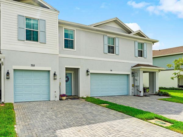 755 NE Trailside Run, Port St. Lucie, FL 34983