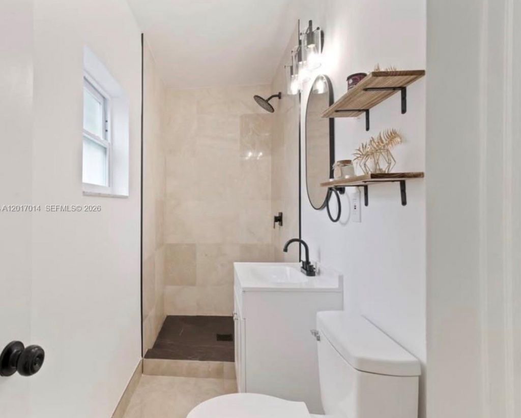954 NW 75th St , Unit b, Miami, FL 33150 Photo