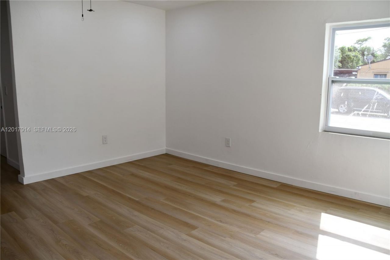 954 NW 75th St , Unit b, Miami, FL 33150 Photo