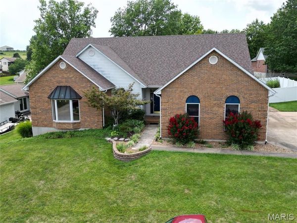 4 Grayson Ridge Drive , Washington, MO 63090