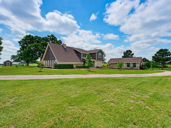 489 Boyd LN, Rockdale, TX 76567