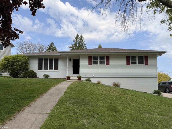 222 Hillcrest Drive, Carroll, IA 51401