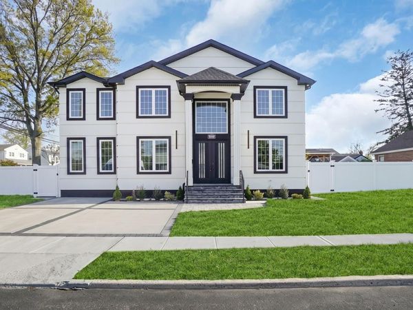 2105 Hoffman ave , Elmont, NY 11003