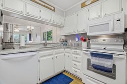 9501 Shore Dr. photo 4