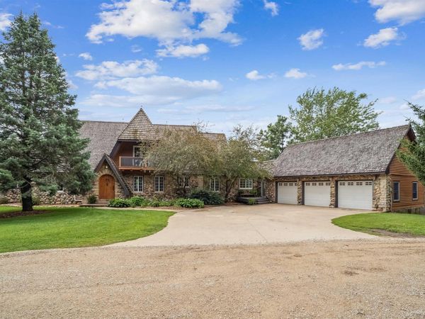 32350 Honeytree Lane, New Hartford, IA 50660