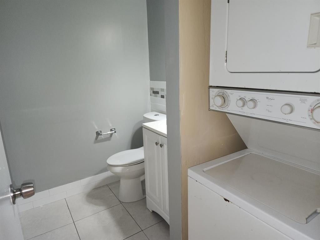 4174 Inverrary Drive, Unit 811, Lauderhill, FL 33319 Photo