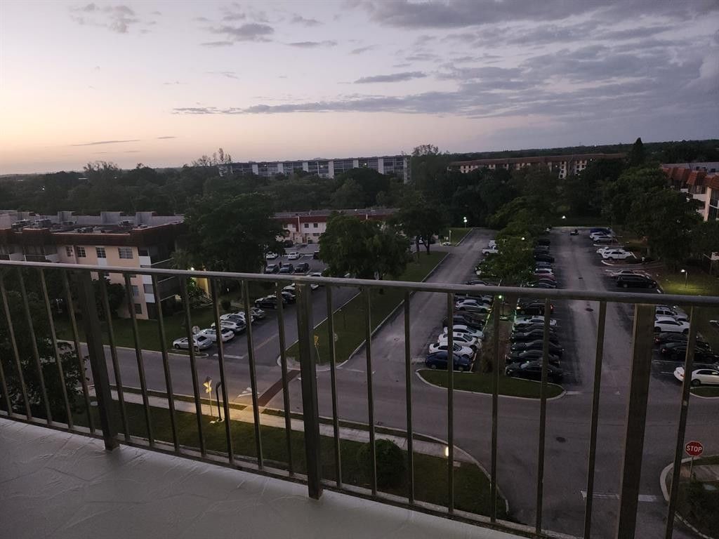 4174 Inverrary Drive, Unit 811, Lauderhill, FL 33319 Photo
