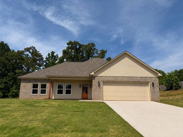185 Olde Towne Dr., Pontotoc, MS 38863