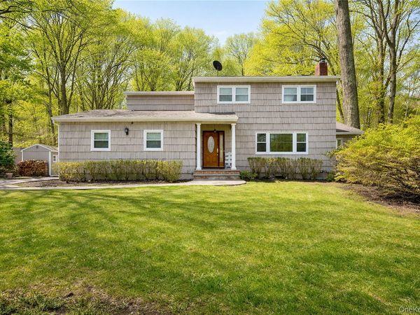 107 Red Oak Court, Port Jefferson, NY 11777