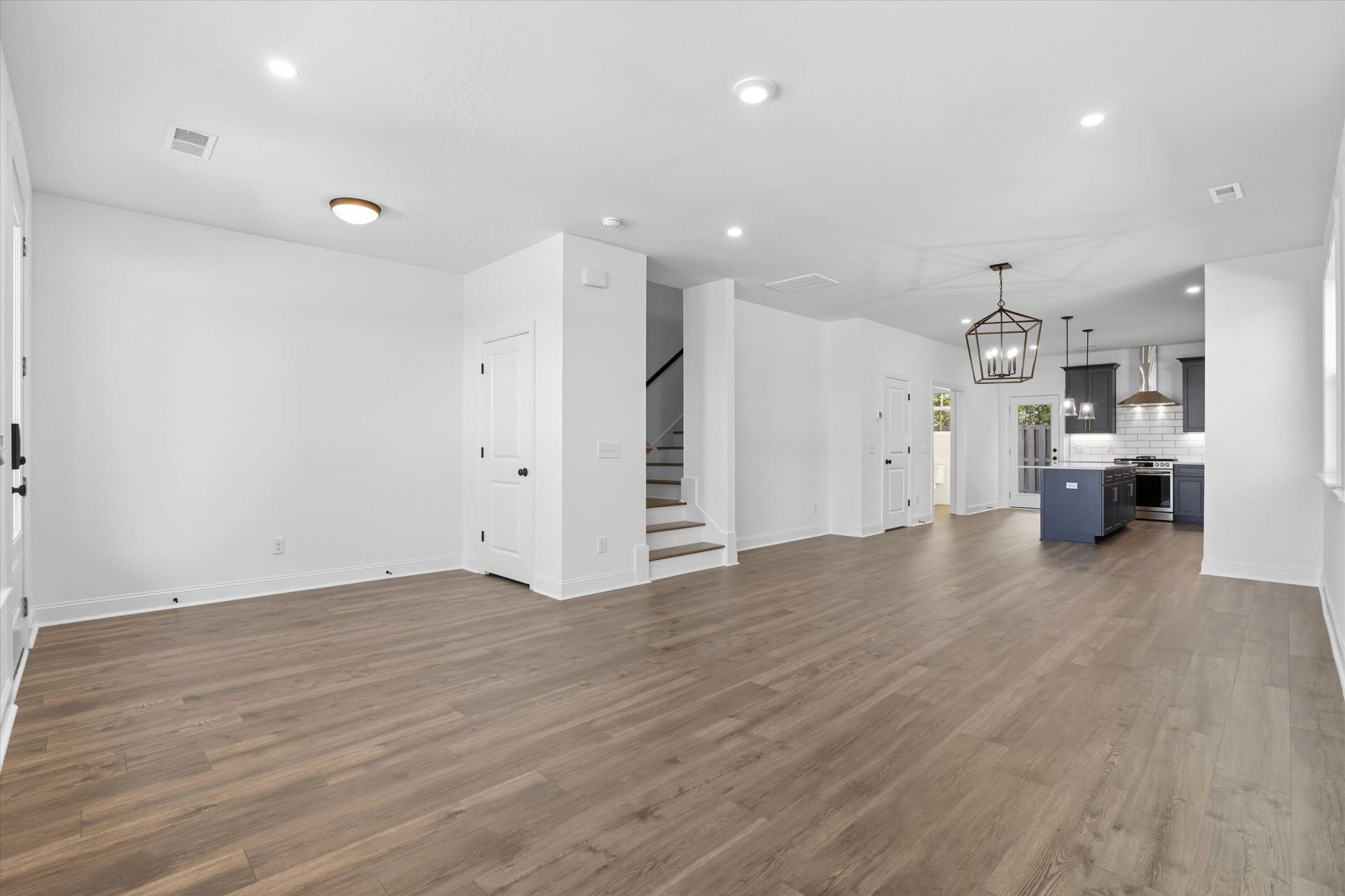 536 Hayes Park Boulevard Photo 5