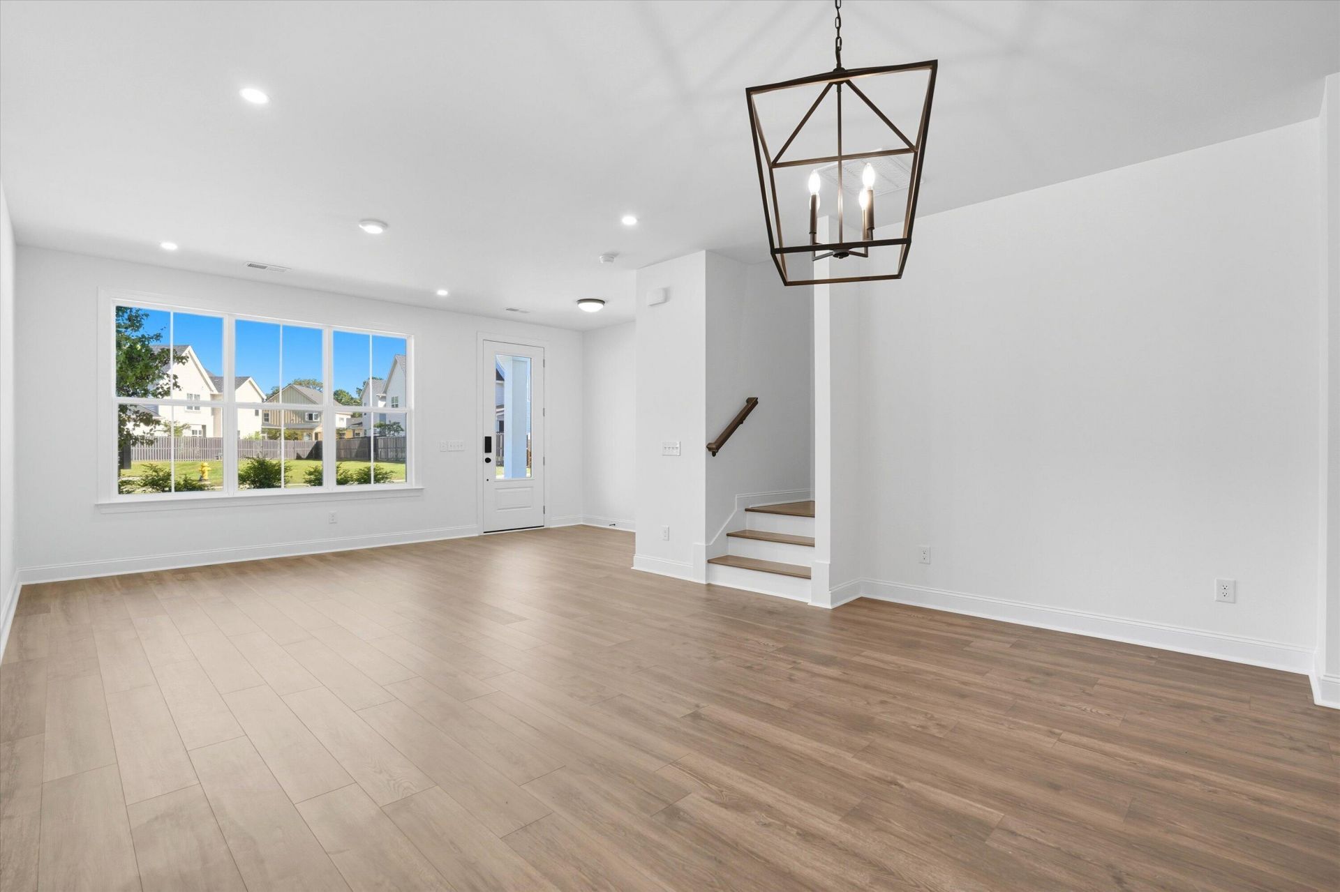 536 Hayes Park Boulevard Photo 7
