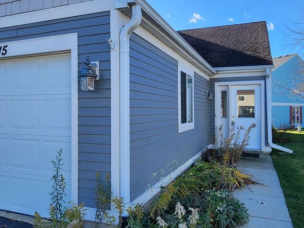 2715 Wilshire Court, Unit 2715, Aurora, IL 60502