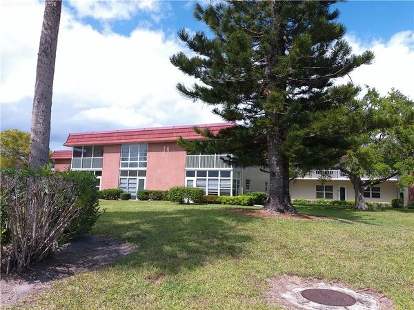 74 Royal Oak Court, Unit 204, Vero Beach, FL 32962