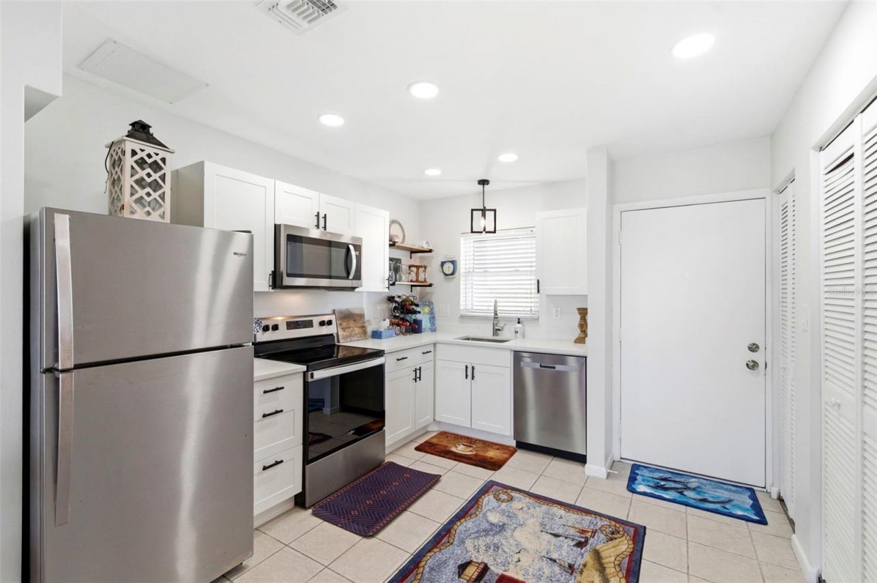 4939 Floramar Terrace , Unit 501, New Port Richey, FL 34652 Photo