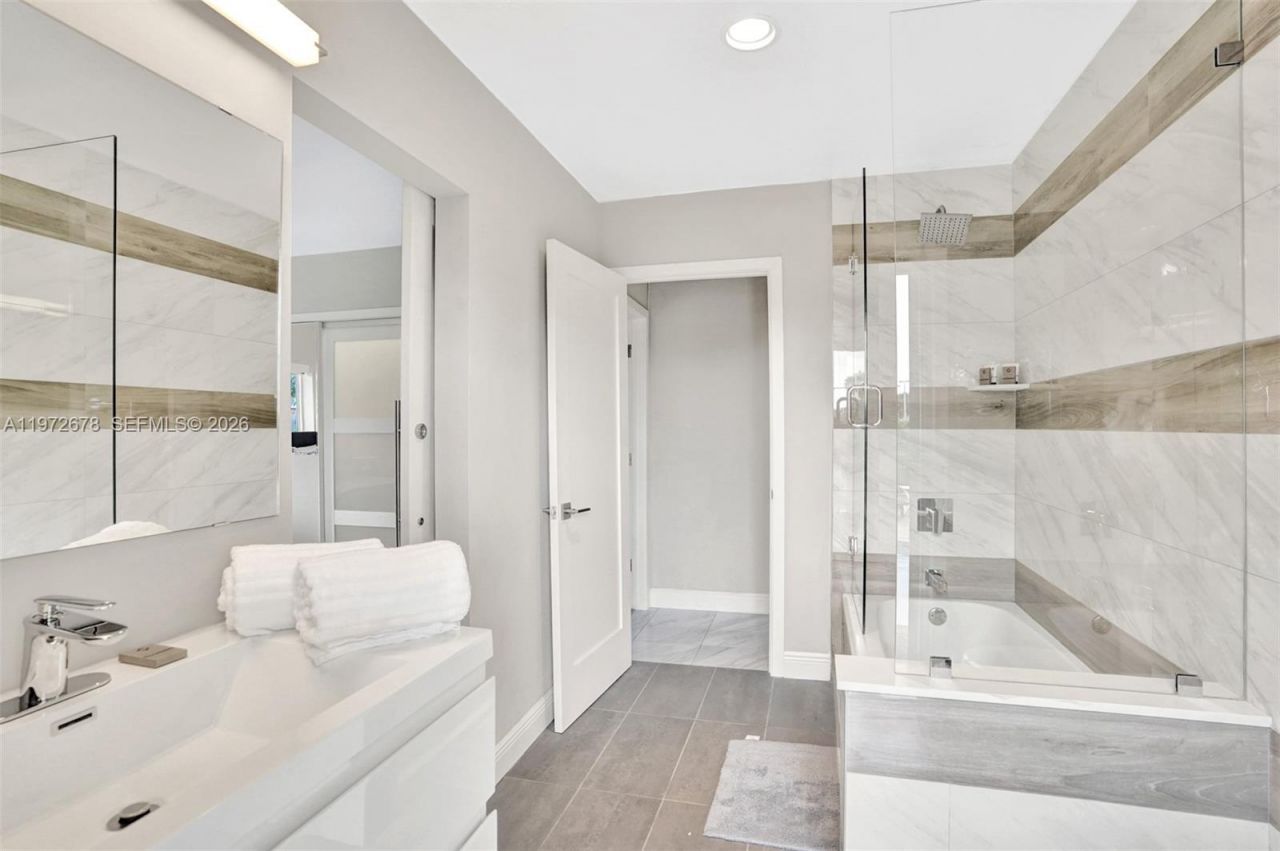 1236 NE 18th Ave , Fort Lauderdale, FL 33304 Photo