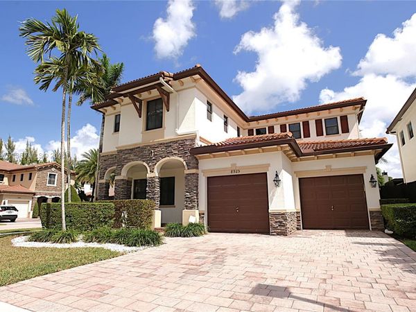 8925 NW 99th Ave , Doral, FL 33178