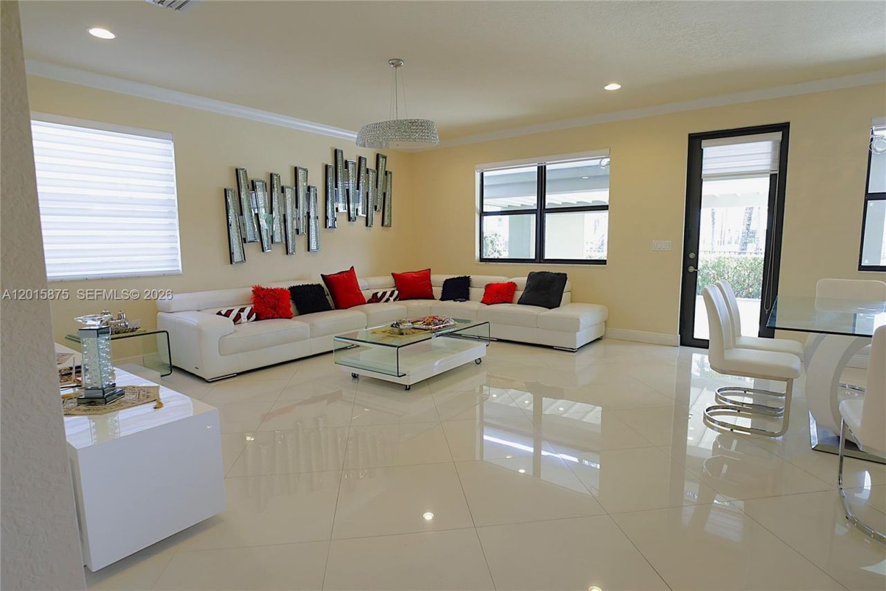 8925 NW 99th Ave , Doral, FL 33178 Photo