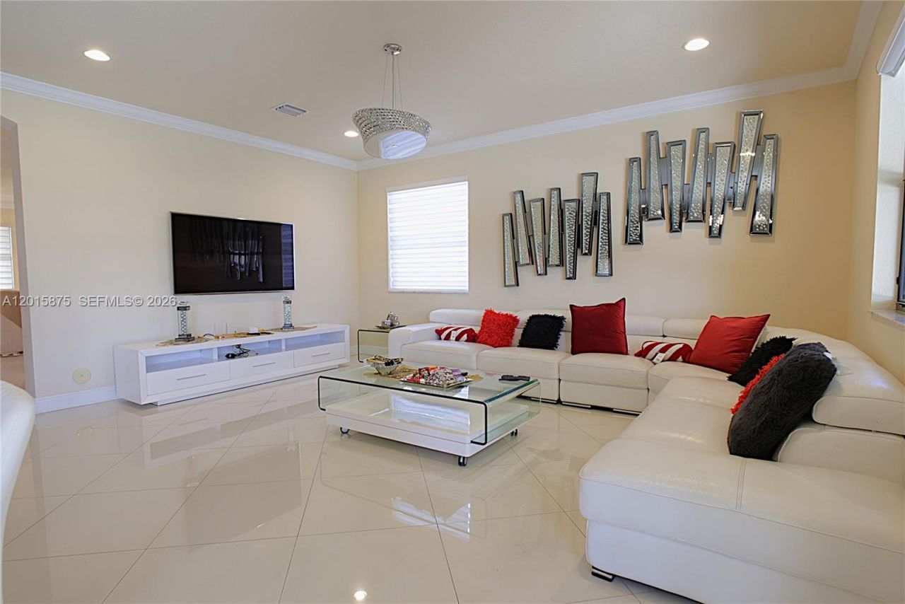 8925 NW 99th Ave , Doral, FL 33178 Photo