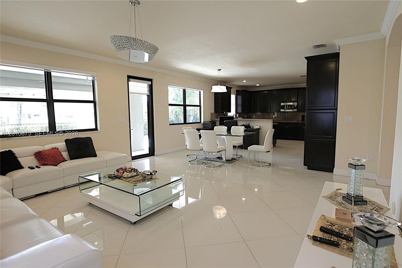8925 NW 99th Ave , Doral, FL 33178 Photo