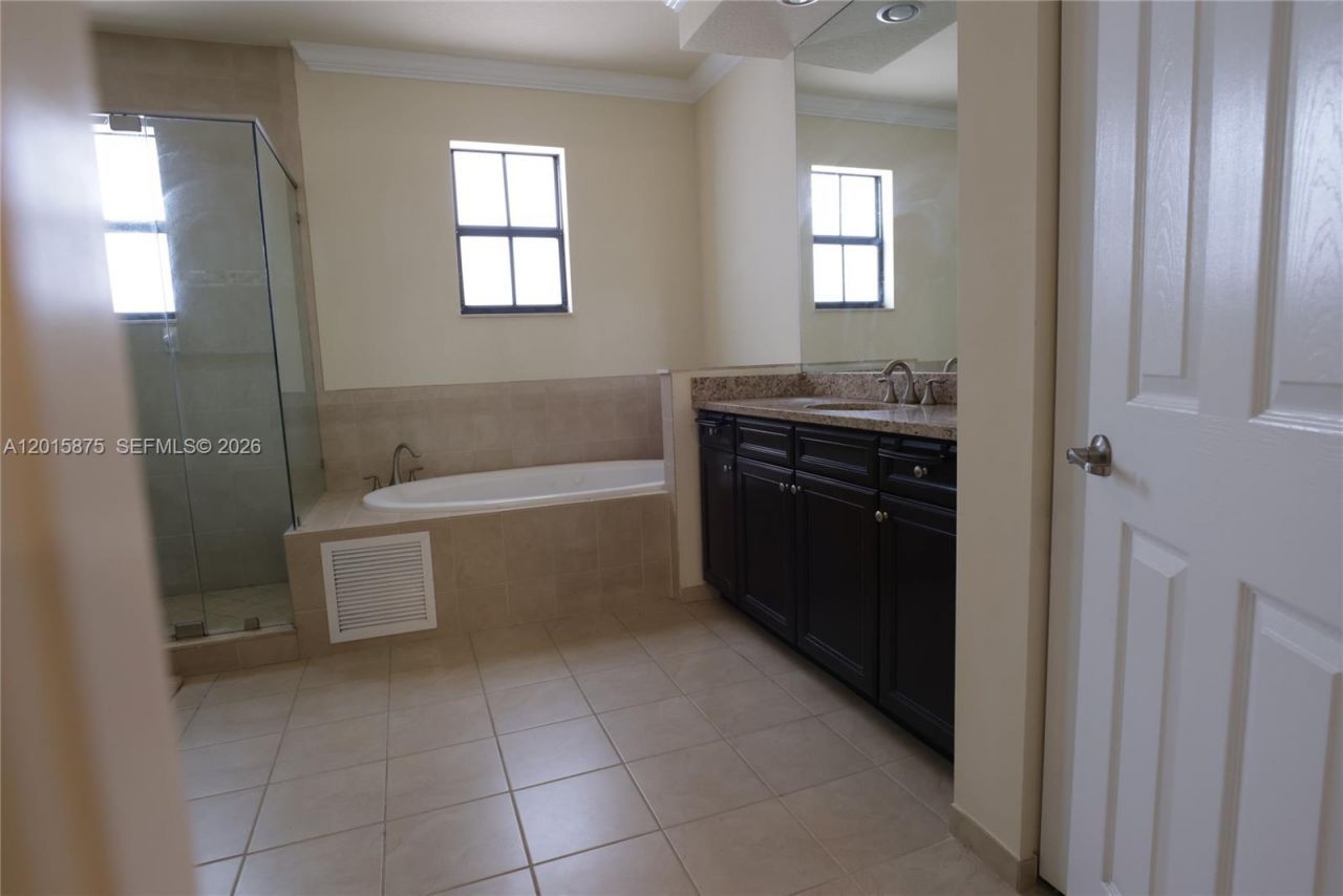 8925 NW 99th Ave , Doral, FL 33178 Photo