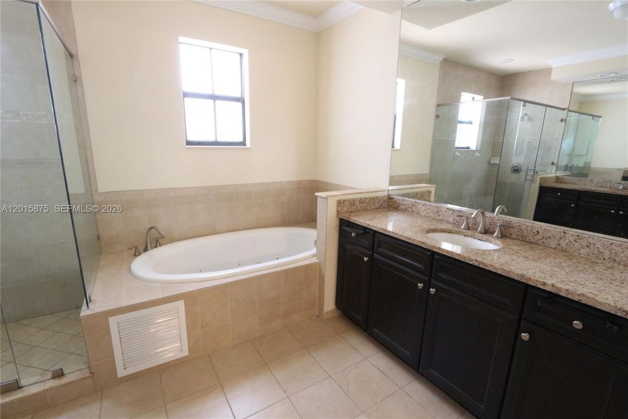 8925 NW 99th Ave , Doral, FL 33178 Photo