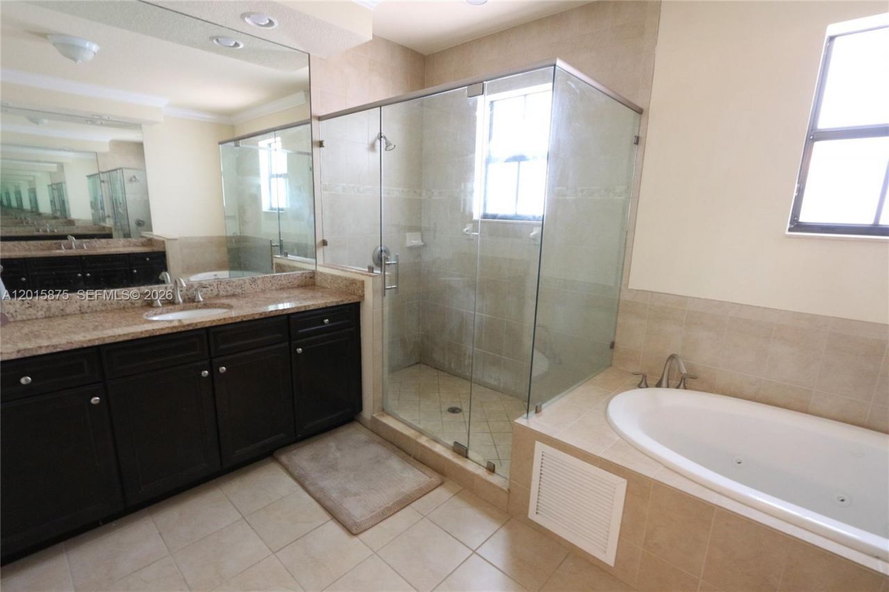 8925 NW 99th Ave , Doral, FL 33178 Photo