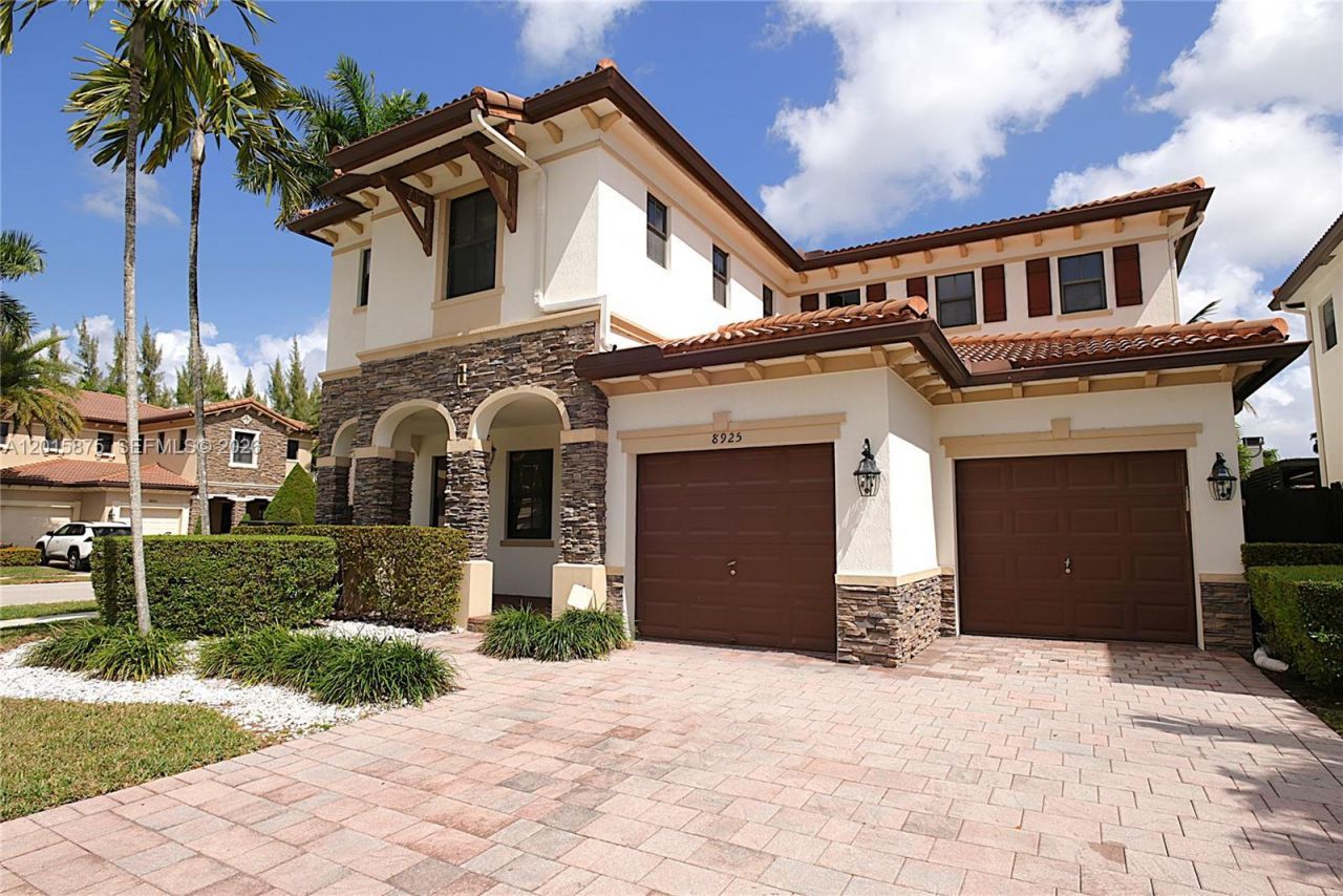 8925 NW 99th Ave , Doral, FL 33178 Photo