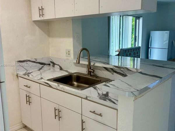 10832 N Kendall Dr, Unit U11, Miami, FL 33176