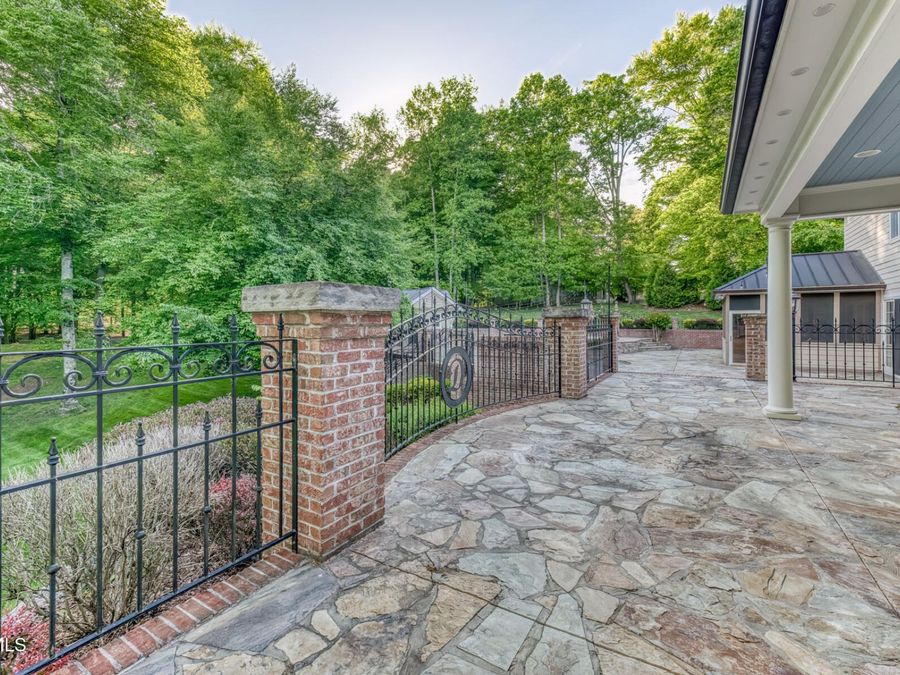 Property Image 100