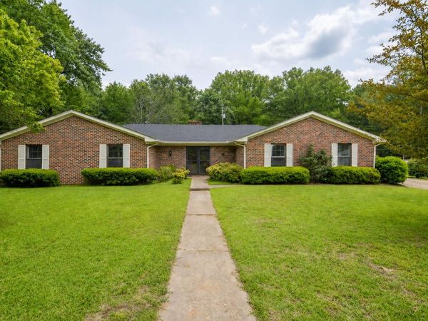 264 Mapleview, West Point, MS 39773