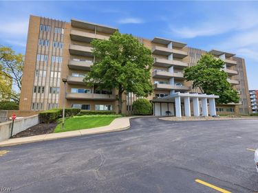 3167 Linden Road, Unit 201, Rocky River, OH 44116