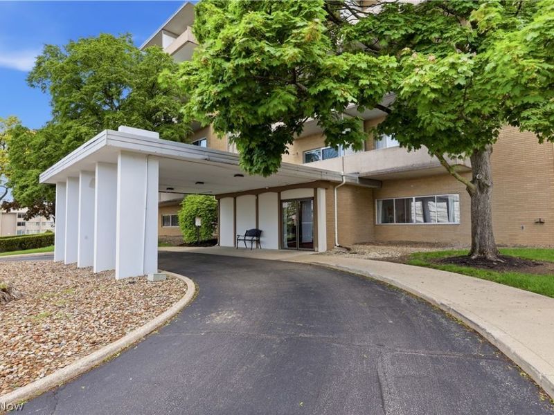 3167 Linden Road, Unit 201, Rocky River, OH 44116 Photo 2