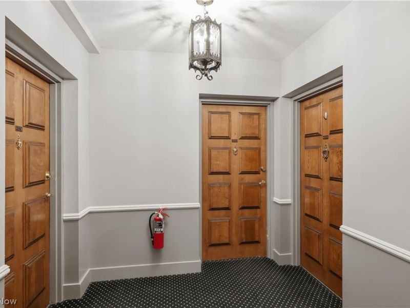 3167 Linden Road, Unit 201, Rocky River, OH 44116 Photo 4