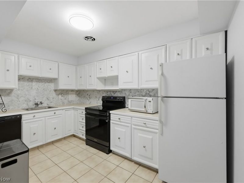 3167 Linden Road, Unit 201, Rocky River, OH 44116 Photo 8