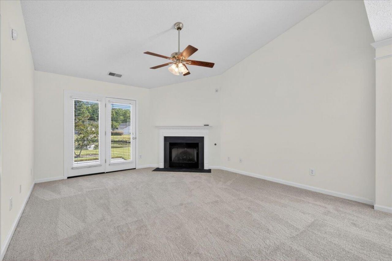 206 Dupont Way Photo 18