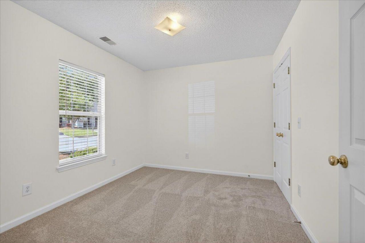 206 Dupont Way Photo 25