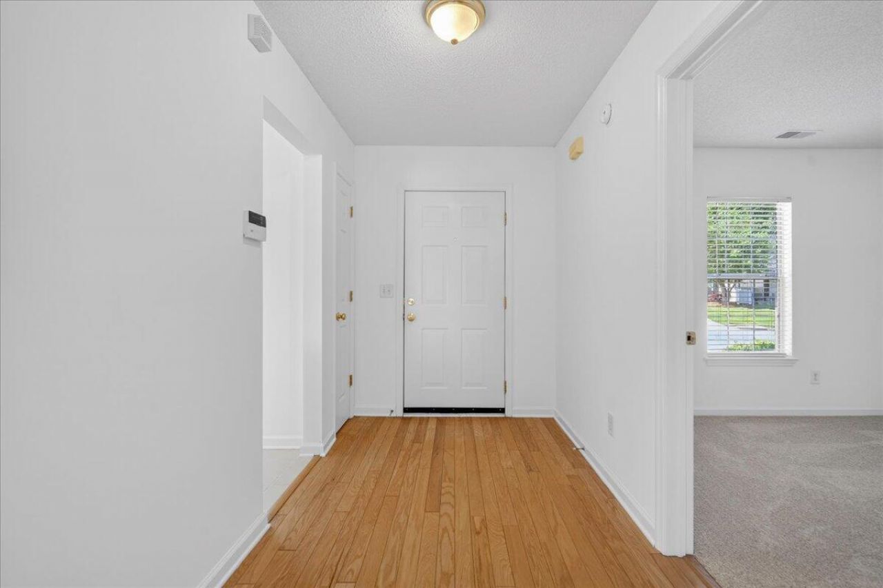 206 Dupont Way Photo 8