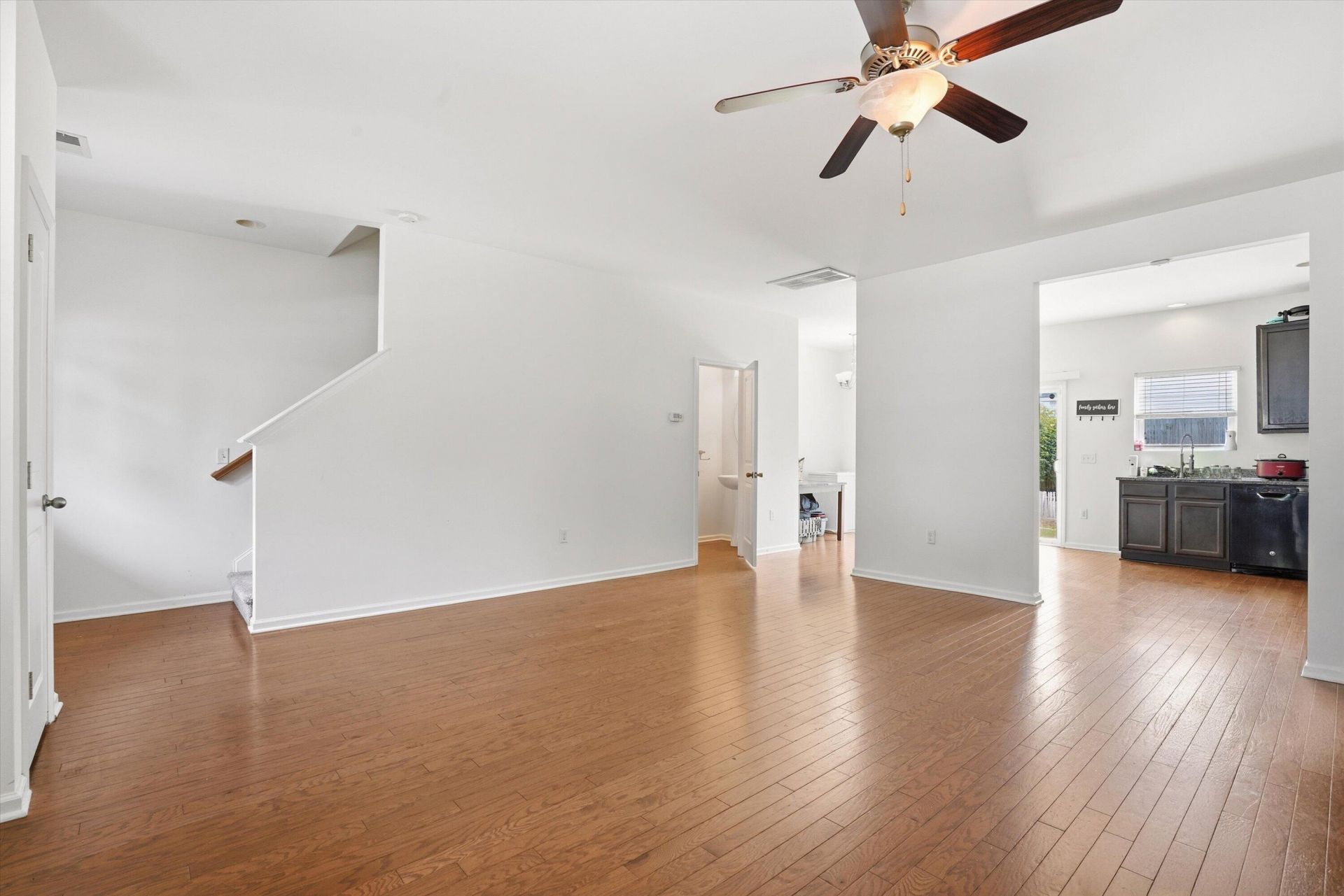 9060 Parlor Drive Photo 10