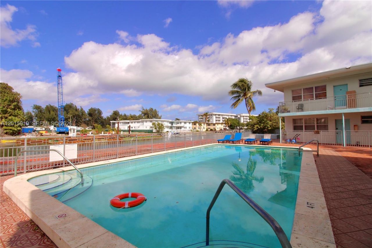 1239 Marseille Dr , Unit 2, Miami Beach, FL 33141 Photo