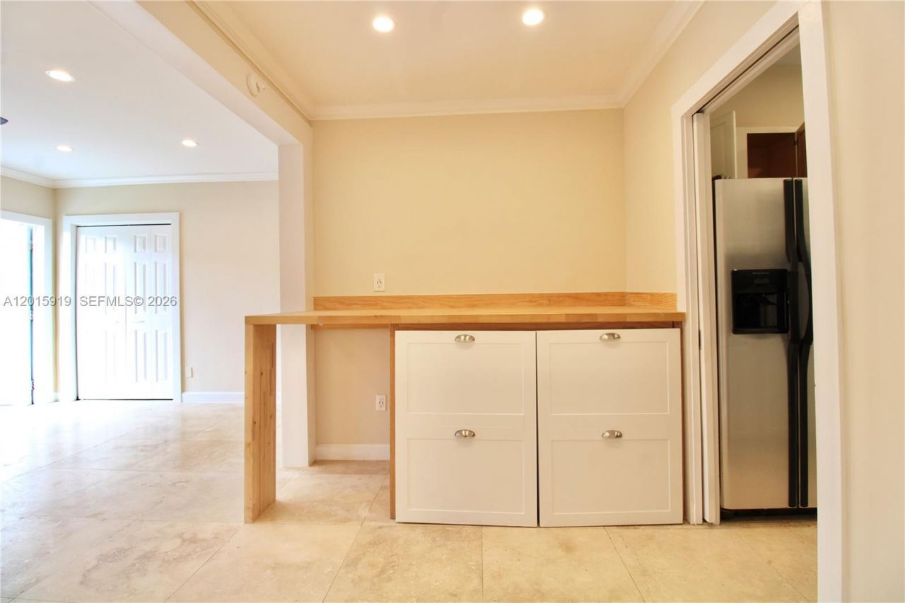 1239 Marseille Dr , Unit 2, Miami Beach, FL 33141 Photo