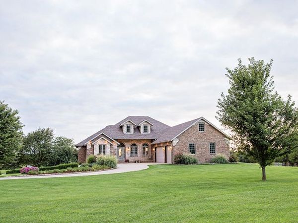 5609 N Farm Road 183 , Springfield, MO 65803