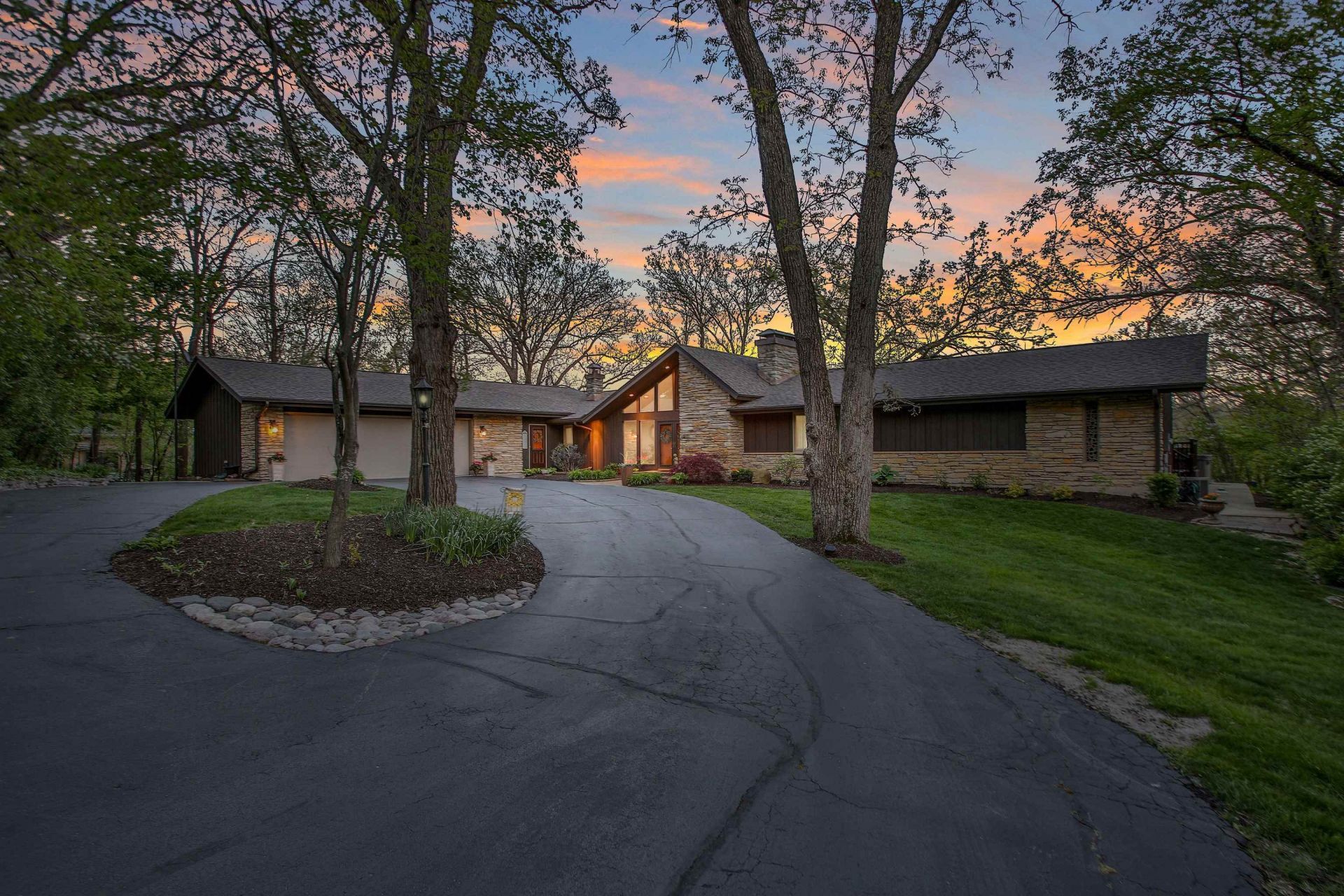 12304 N Ledges Drive, Roscoe, IL 61073 Main Photo