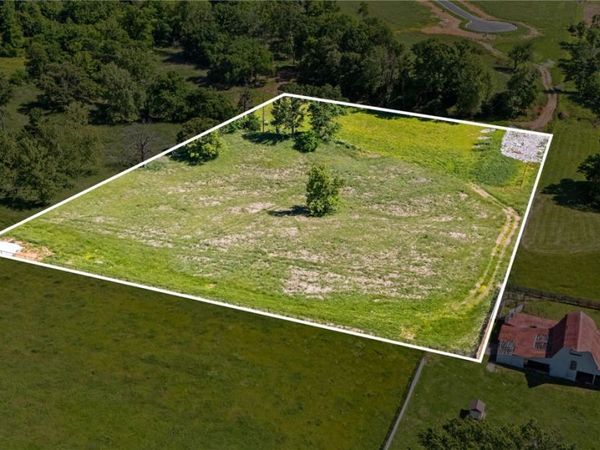 19057 Strawberry Plant Road , Fayetteville, AR 72704