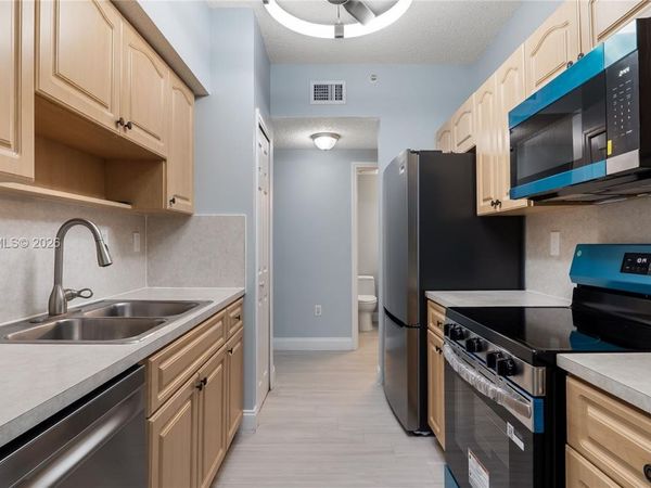 7085 Nova Dr, Unit 105, Davie, FL 33317