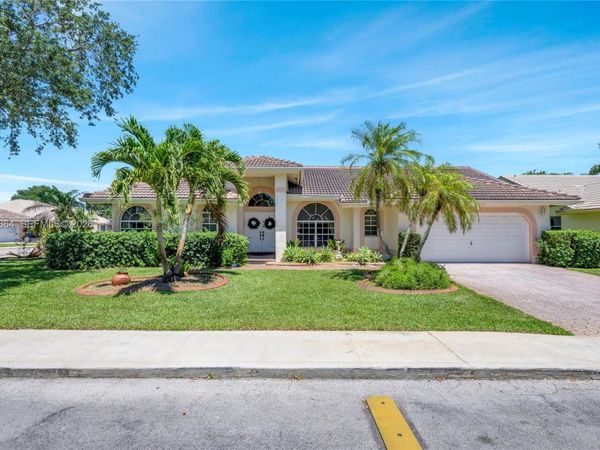701 SW 93rd Ter , Pembroke Pines, FL 33025